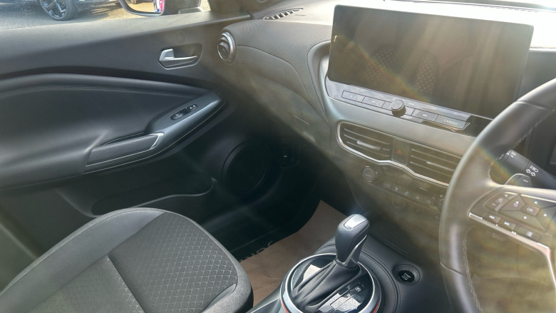 Nissan Juke 1.0 DiG-T N-Connecta 5dr DCT Petrol Hatchback